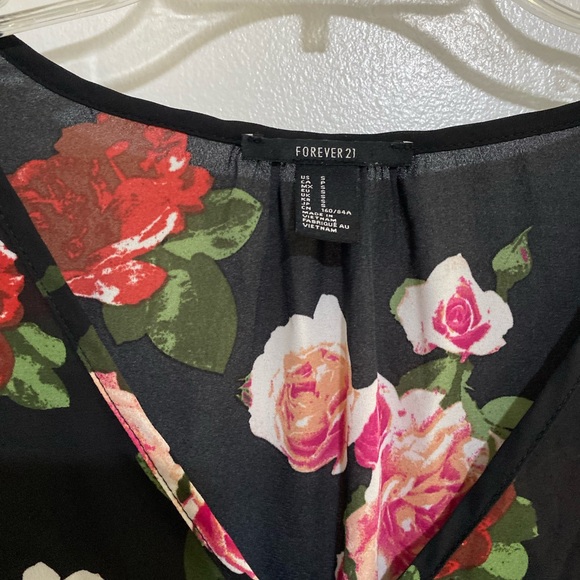 FOREVER 21 Woman Semi Sheer Blouse Small S Roses Pattern Top Black Red - Picture 5 of 12